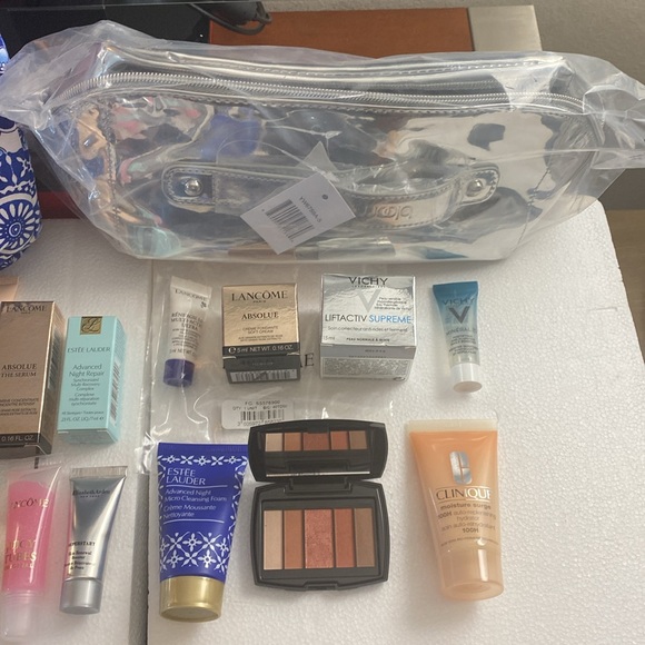 NEW. LANCÔME GUERLAIN ELIZABETH ARDEN cremes and 2 makeup pouches. All new. - Picture 5 of 12